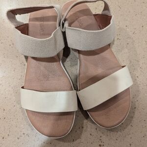 Kensie Cream and Tan Sandals
